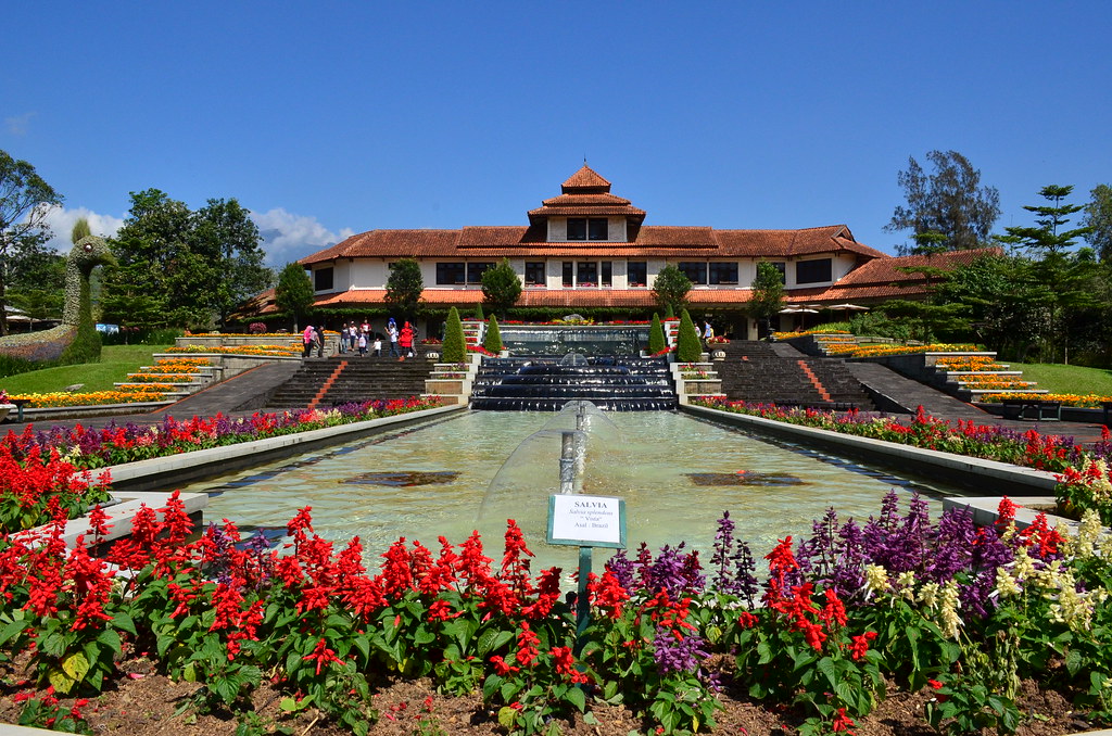 taman bunga nusantara - tempat menarik